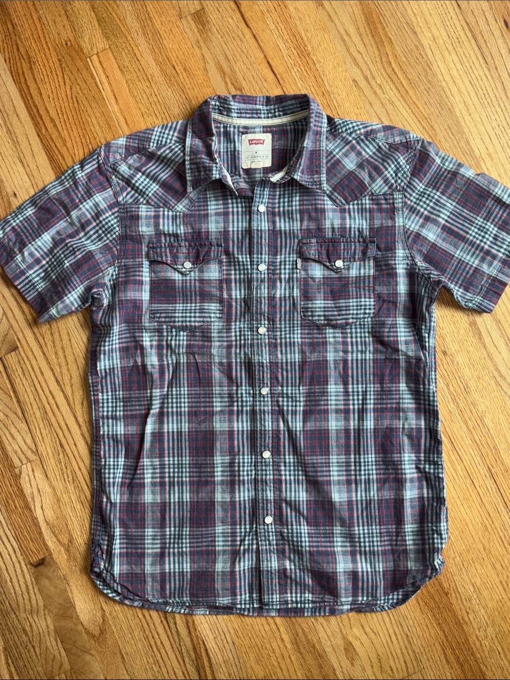 Levi's small Men's Short-Sleeve Plaid snap Shirt - Blue & Burgundy